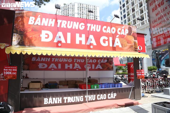 Sát Tết Trung Thu, quầy bánh treo biển đại hạ giá 100.000 đồng/3 chiếc- Ảnh 8.