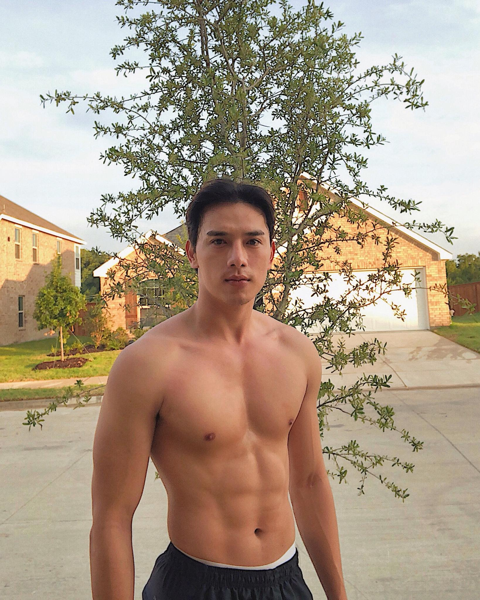 Trên đời có bao nhiêu tinh hoa đều hội tụ hết vào mỹ nam này: Đẹp trai còn cao 1m88, body đỉnh tới ná thở- Ảnh 5. Trên đời có bao nhiêu tinh hoa đều hội tụ hết vào mỹ nam này: Đẹp trai còn cao 1m88, body đỉnh tới ná thở- Ảnh 5.