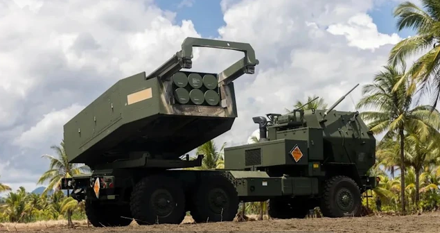 Bất ngờ: "Hệ thống HIMARS" nổi tiếng của Mỹ xuất hiện ở Trung Quốc- Ảnh 1.