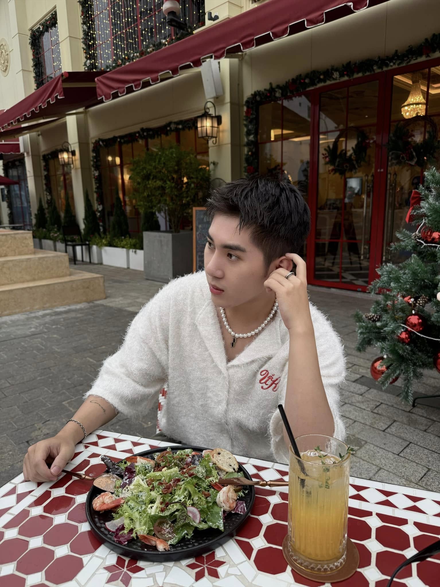 Vũ trụ Hồng Thơ thớ lợ - Hùng dấm dớ - Dung ấm ớ - Đỗ Lụa nám là gì mà hot khắp MXH?- Ảnh 15.