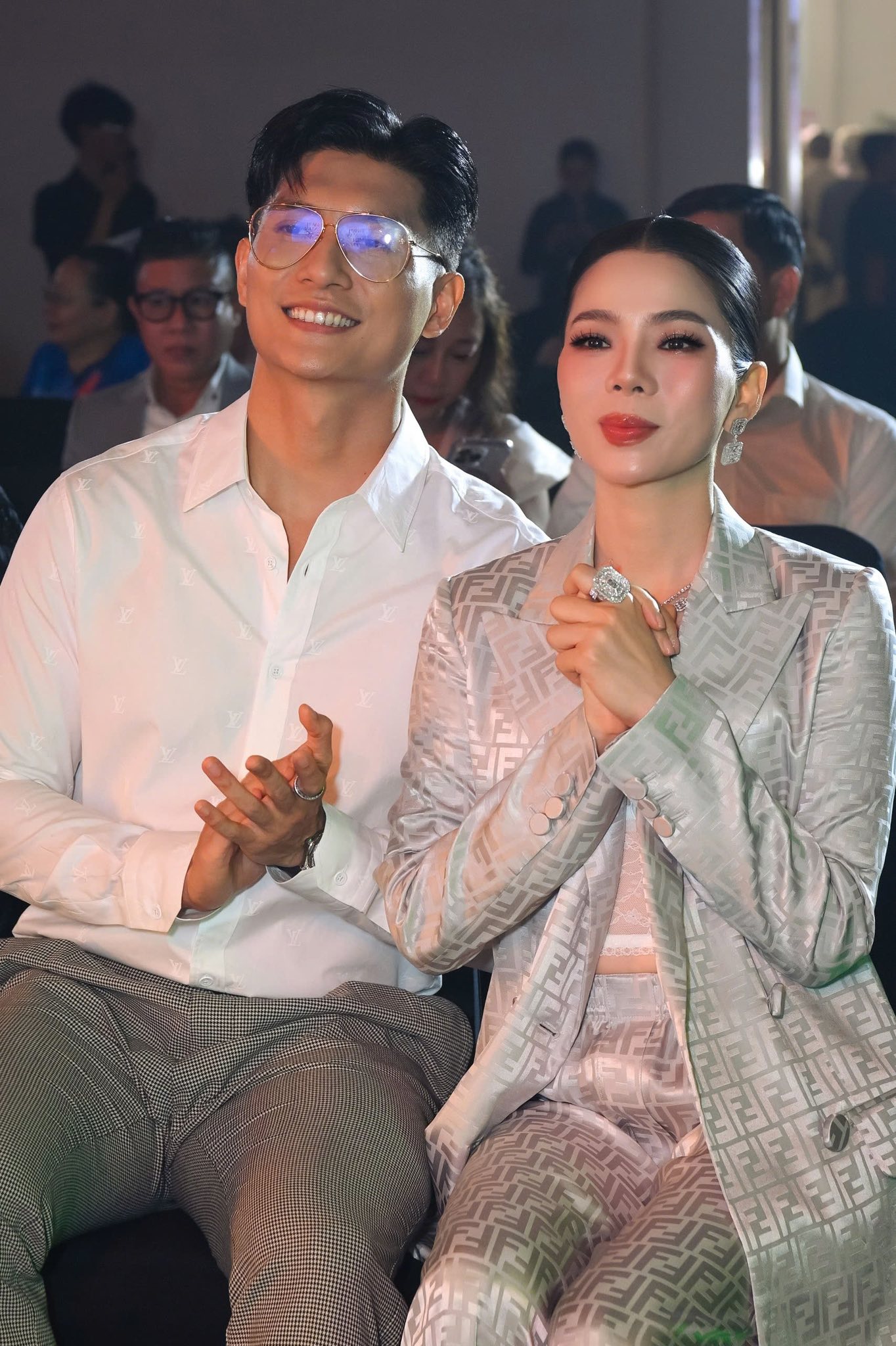 Ngoại hình nam diễn viên 9x yêu nữ ca sĩ hơn 12 tuổi, đã qua 1 lần đò, có con riêng- Ảnh 6. Ngoại hình nam diễn viên 9x yêu nữ ca sĩ hơn 12 tuổi, đã qua 1 lần đò, có con riêng- Ảnh 6.