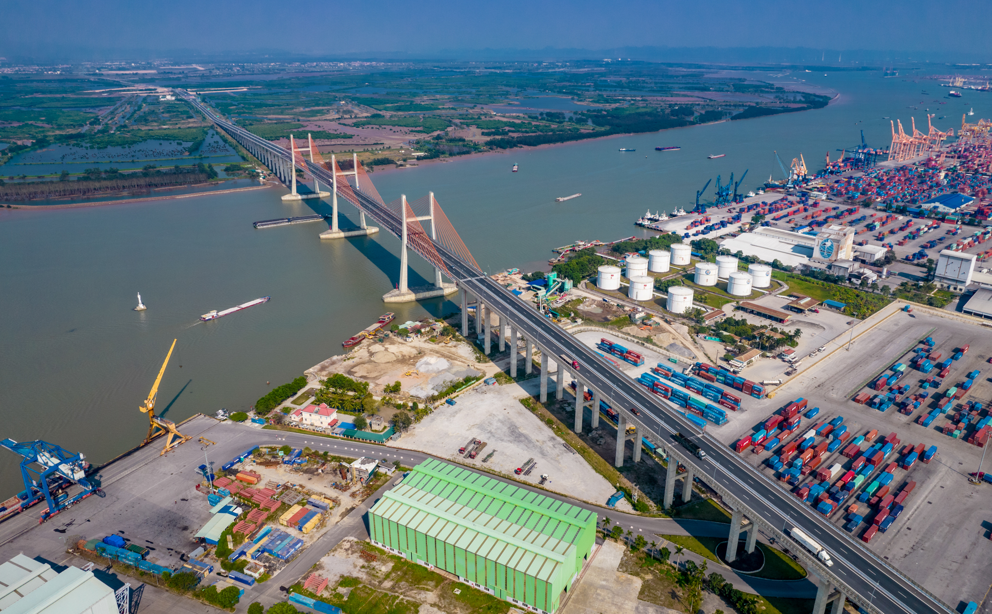 Đạt mức cao nhất trong 1 thập kỷ, đây là địa phương dẫn đầu cả nước về tăng trưởng GRDP 9 tháng đầu năm- Ảnh 2.