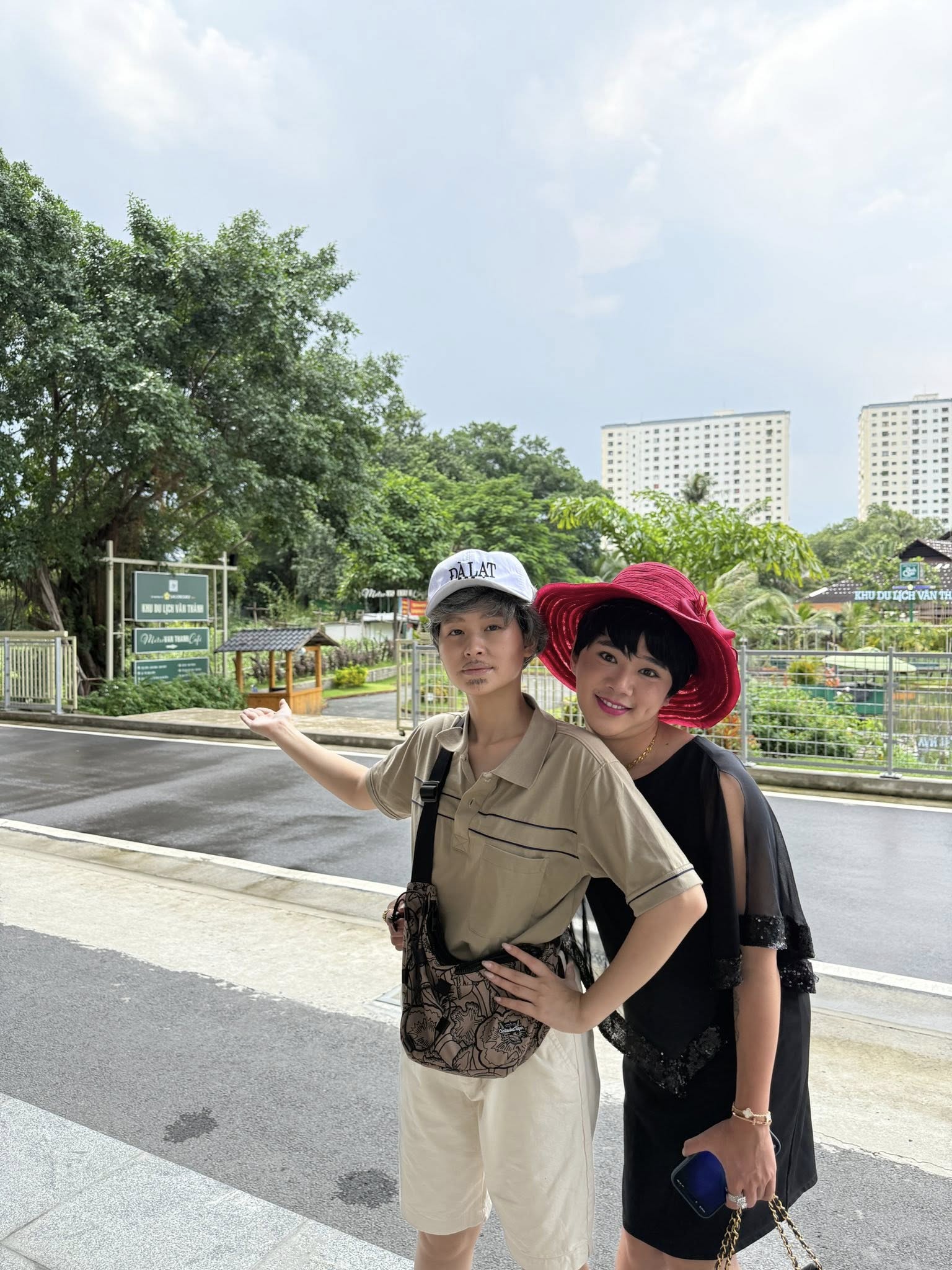 Vũ trụ Hồng Thơ thớ lợ - Hùng dấm dớ - Dung ấm ớ - Đỗ Lụa nám là gì mà hot khắp MXH?- Ảnh 11.