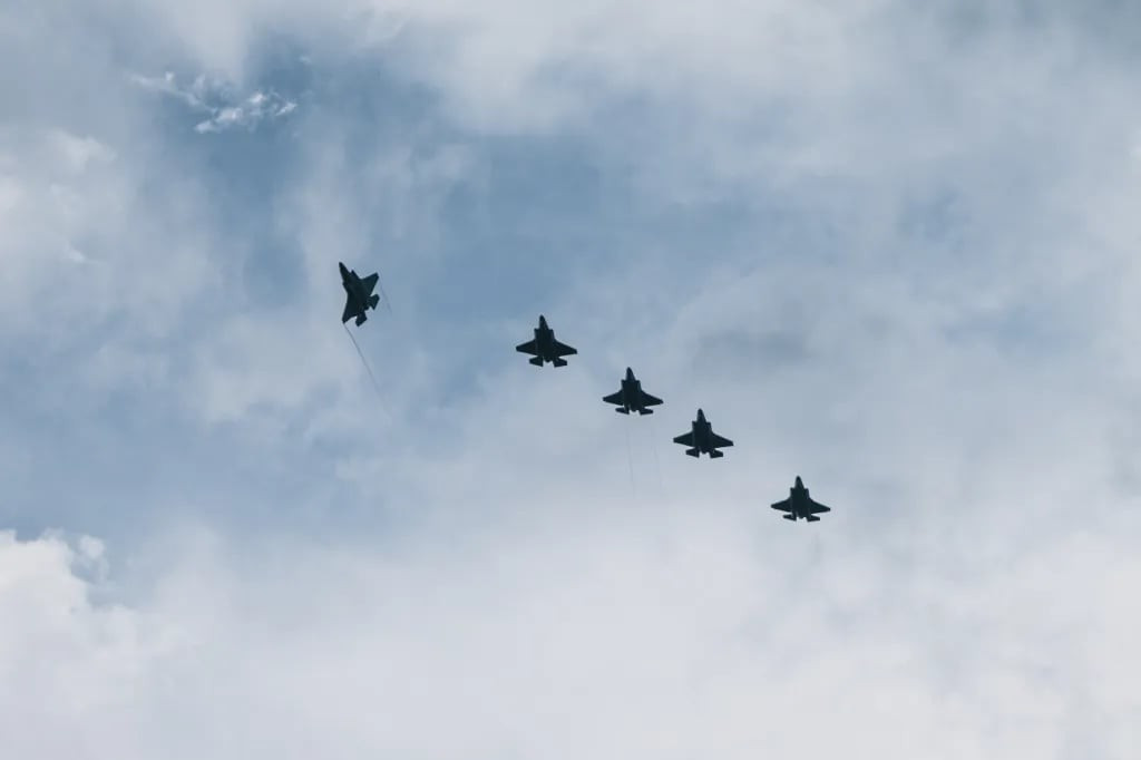 Mỹ c&ocirc;ng bố h&igrave;nh ảnh mới nhất về 10 m&aacute;y bay t&agrave;ng h&igrave;nh F-35 triển khai gần Venezuela- Ảnh 7.