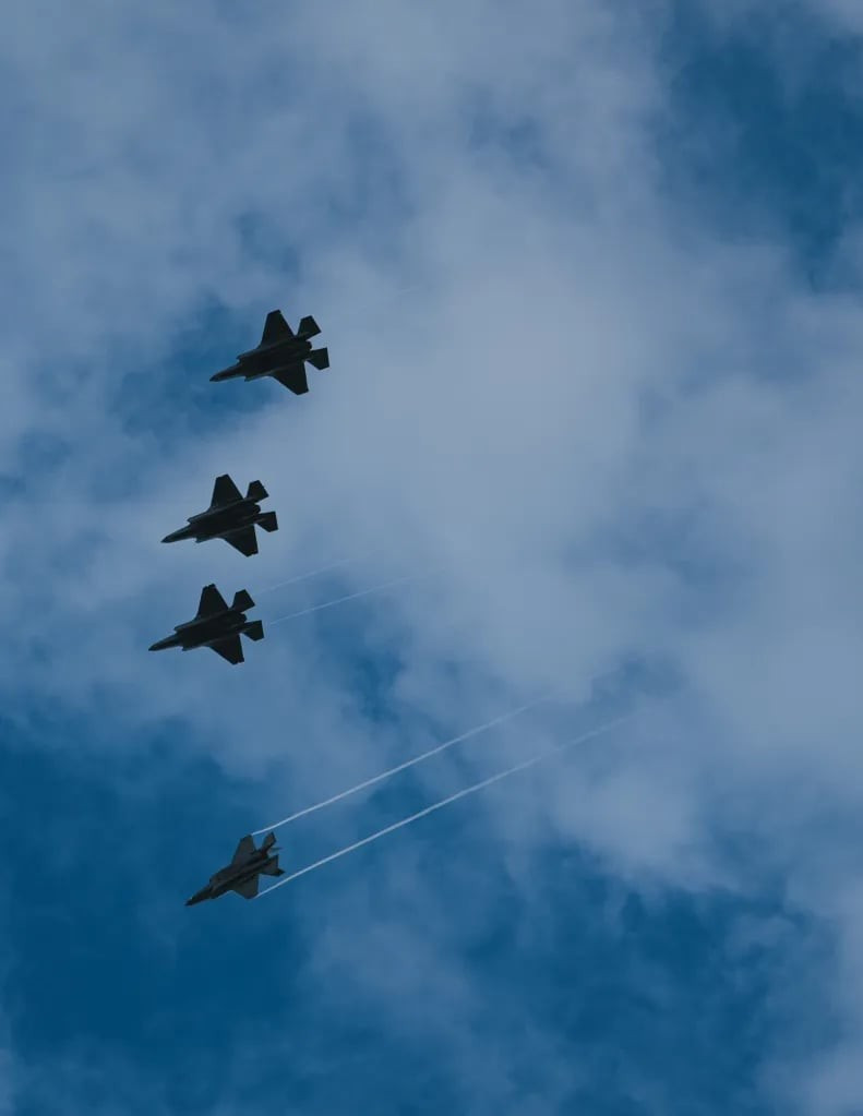 Mỹ c&ocirc;ng bố h&igrave;nh ảnh mới nhất về 10 m&aacute;y bay t&agrave;ng h&igrave;nh F-35 triển khai gần Venezuela- Ảnh 4.