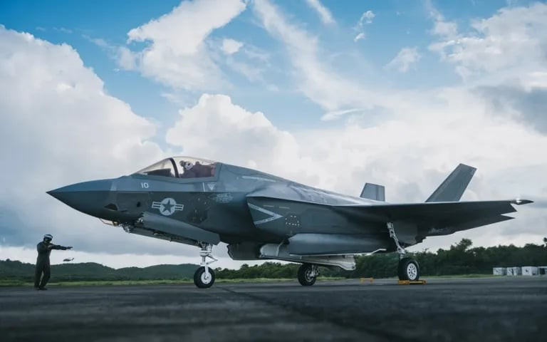 Mỹ c&ocirc;ng bố h&igrave;nh ảnh mới nhất về 10 m&aacute;y bay t&agrave;ng h&igrave;nh F-35 triển khai gần Venezuela- Ảnh 5.