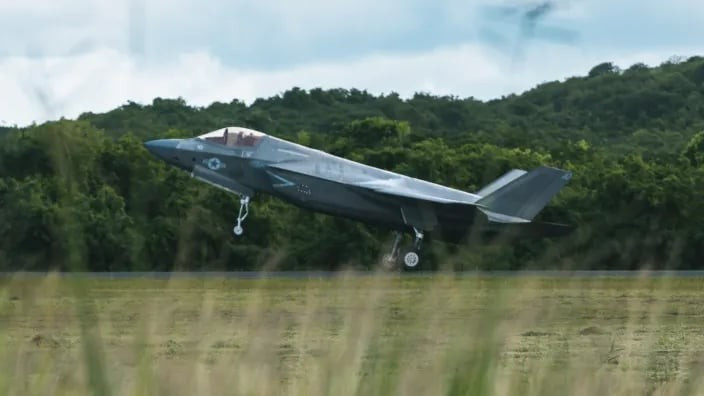 Mỹ c&ocirc;ng bố h&igrave;nh ảnh mới nhất về 10 m&aacute;y bay t&agrave;ng h&igrave;nh F-35 triển khai gần Venezuela- Ảnh 6.