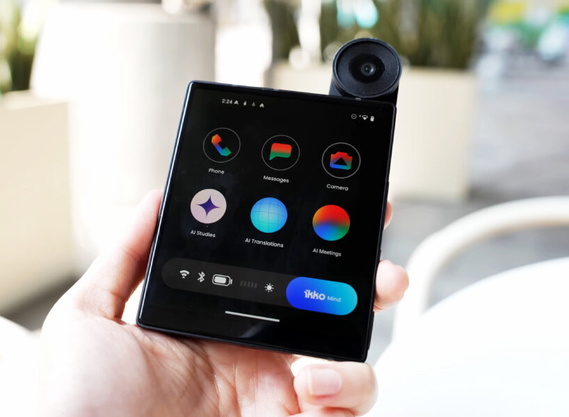 Điện Thoại Hình Vuông Này Có Camera Lật, Dùng Hệ Điều Hành Ai & Android, Lắp Thêm Case Bàn Phím Vào Trông Như Blackberry Sống Lại- Ảnh 5. Điện Thoại Hình Vuông Này Có Camera Lật, Dùng Hệ Điều Hành Ai & Android, Lắp Thêm Case Bàn Phím Vào Trông Như Blackberry Sống Lại- Ảnh 5.