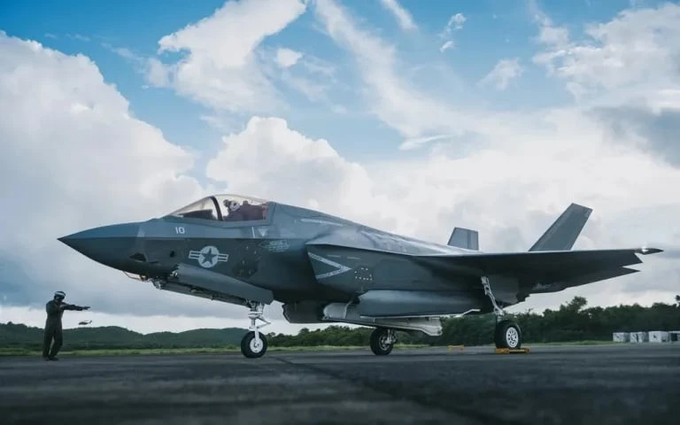 Mỹ c&ocirc;ng bố h&igrave;nh ảnh mới nhất về 10 m&aacute;y bay t&agrave;ng h&igrave;nh F-35 triển khai gần Venezuela
