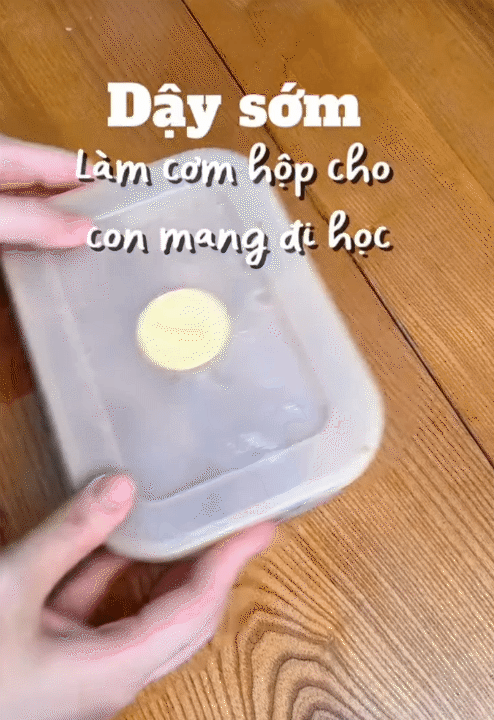 Mẹ bỉm 2 con mỗi ng&agrave;y đều dậy từ 5 giờ s&aacute;ng chuẩn bị cơm cho con đi học, thực đơn thay đổi li&ecirc;n tục, c&agrave;ng xem c&agrave;ng 