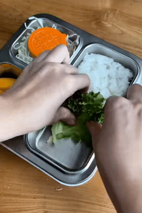 Mẹ bỉm 2 con mỗi ng&agrave;y đều dậy từ 5 giờ s&aacute;ng chuẩn bị cơm cho con đi học, thực đơn thay đổi li&ecirc;n tục, c&agrave;ng xem c&agrave;ng 