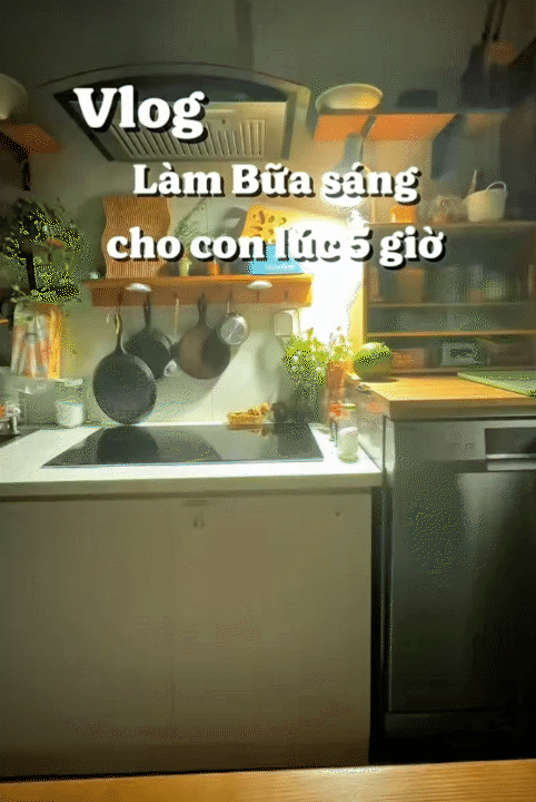 Mẹ bỉm 2 con mỗi ng&agrave;y đều dậy từ 5 giờ s&aacute;ng chuẩn bị cơm cho con đi học, thực đơn thay đổi li&ecirc;n tục, c&agrave;ng xem c&agrave;ng 