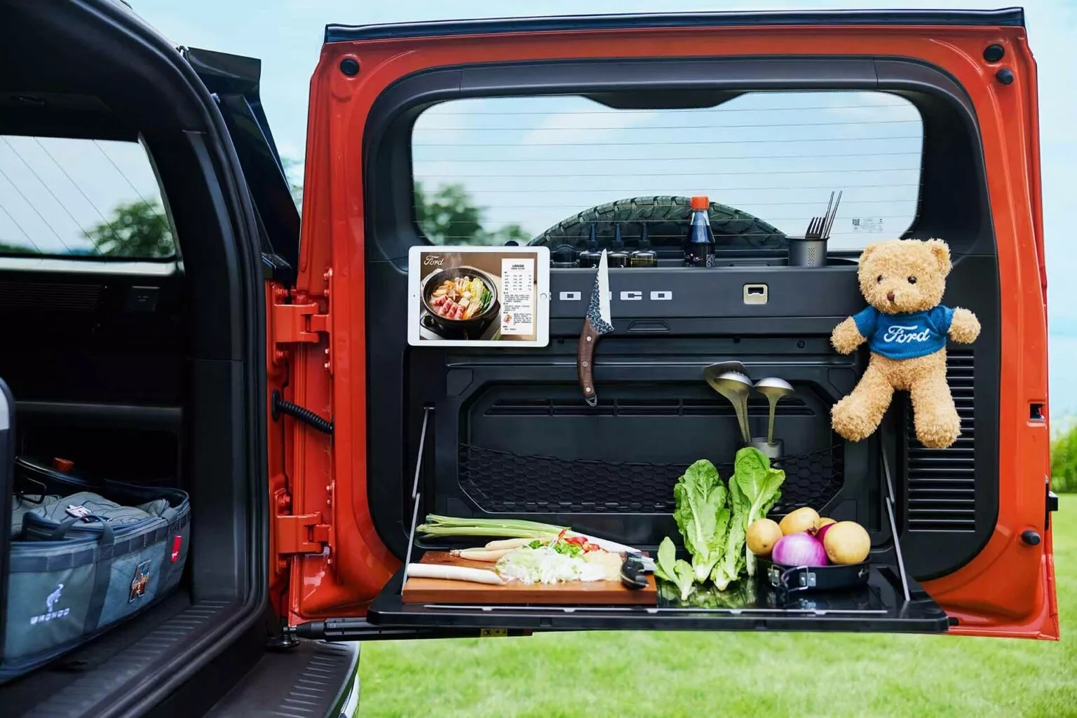 Ford Bronco có bản mà dân mê phượt sẽ thích: Cửa nóc mở cực dị, bếp sau cốp, chạy Hà Nội - Huế chỉ cần một lần sạc- Ảnh 5. Ford Bronco có bản mà dân mê phượt sẽ thích: Cửa nóc mở cực dị, bếp sau cốp, chạy Hà Nội - Huế chỉ cần một lần sạc- Ảnh 5.