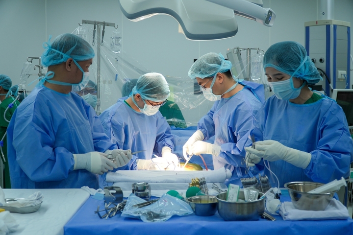 Anh Ruột Hiến Gan Cứu Em Trai 'Từ Cõi Chết'- Ảnh 1. Anh Ruột Hiến Gan Cứu Em Trai 'Từ Cõi Chết'- Ảnh 1.