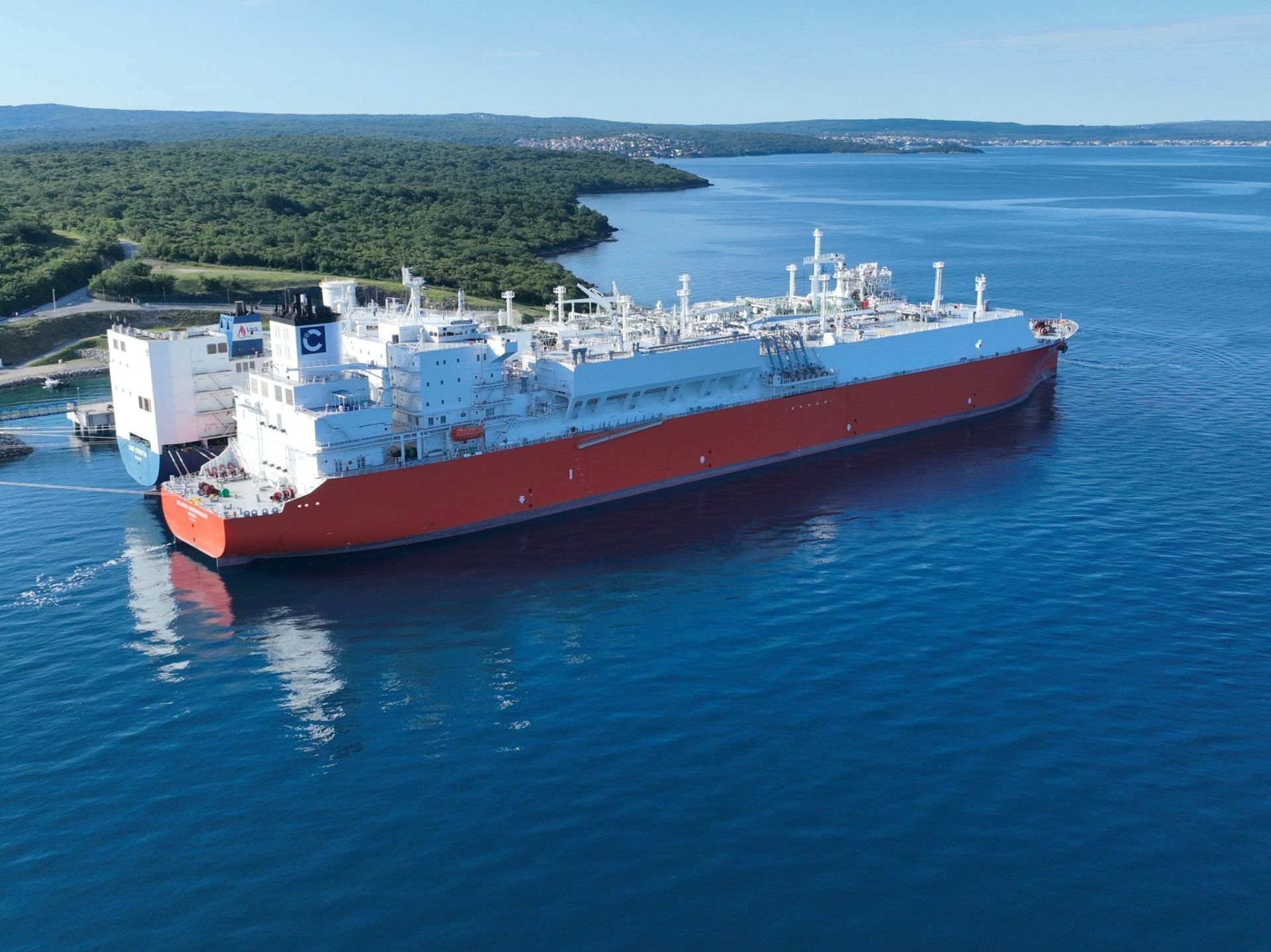 Đang mua hàng tỷ mét khối khí đốt Nga, một khách ruột của Moscow vừa chốt đơn mua LNG 'khủng' chưa từng có với châu Âu- Ảnh 1.