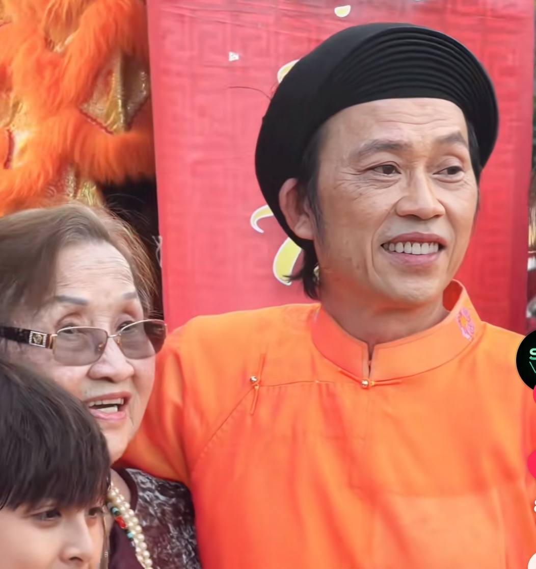 Tình trạng của NS Hoài Linh tại đền thờ 100 tỷ trong ngày giỗ Tổ sân khấu- Ảnh 2. Tình trạng của NS Hoài Linh tại đền thờ 100 tỷ trong ngày giỗ Tổ sân khấu- Ảnh 2.