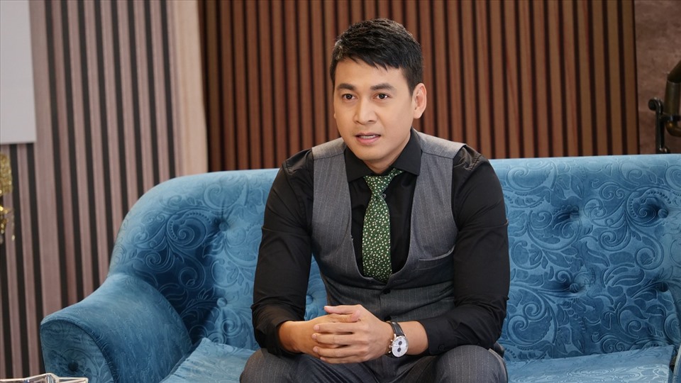 "Trai nhảy Vbiz" lấy vợ kém 17 tuổi: Vừa tốt nghiệp cấp 3 đã cưới gấp, visual U40 khó tin- Ảnh 8. "Trai nhảy Vbiz" lấy vợ kém 17 tuổi: Vừa tốt nghiệp cấp 3 đã cưới gấp, visual U40 khó tin- Ảnh 8.