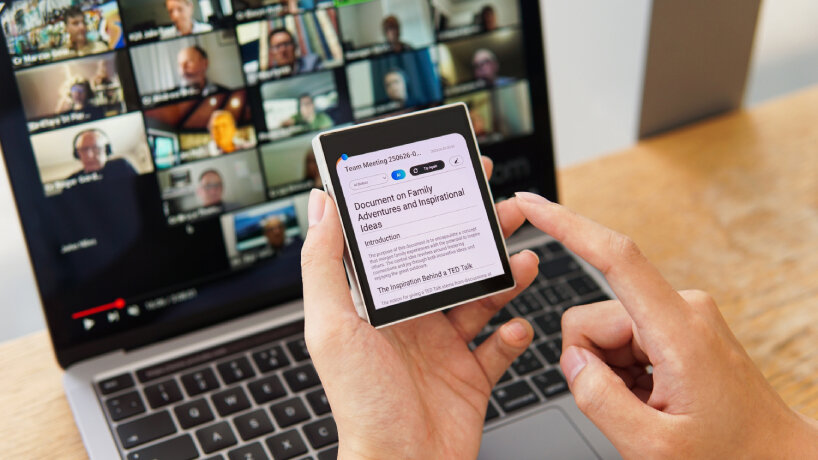 Điện Thoại Hình Vuông Này Có Camera Lật, Dùng Hệ Điều Hành Ai & Android, Lắp Thêm Case Bàn Phím Vào Trông Như Blackberry Sống Lại- Ảnh 2. Điện Thoại Hình Vuông Này Có Camera Lật, Dùng Hệ Điều Hành Ai & Android, Lắp Thêm Case Bàn Phím Vào Trông Như Blackberry Sống Lại- Ảnh 2.