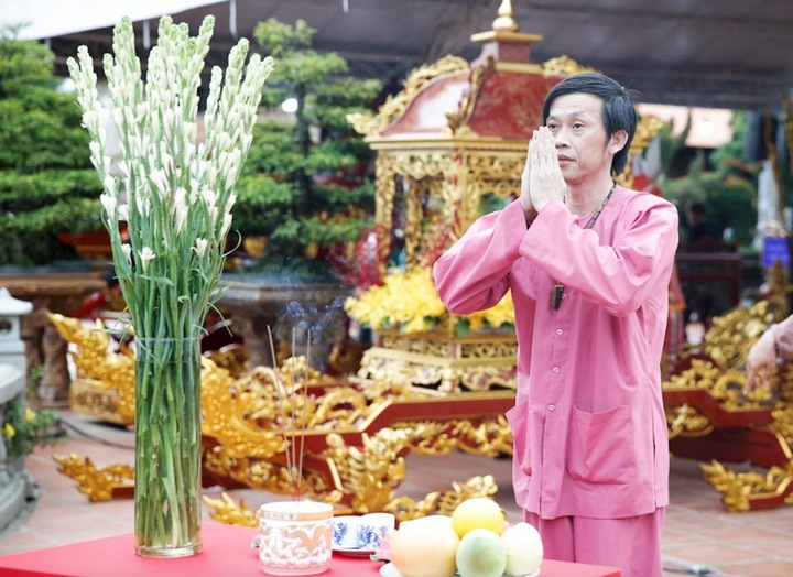'Vua hài' đi bán mía từ 10 tuổi, giờ sở hữu nhà thờ 100 tỷ đồng- Ảnh 3.