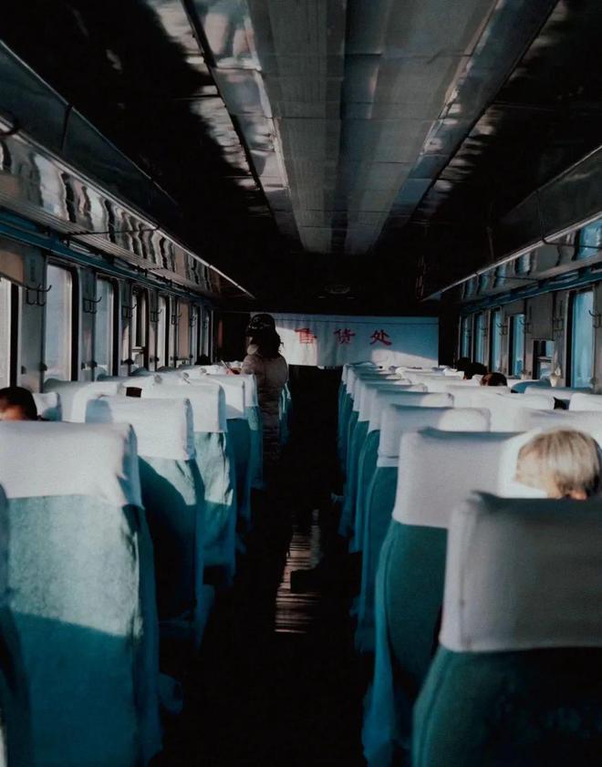 “Chuyến tàu tuyết đẹp nhất Trung Quốc” chạy hơn 1.200 km, giá vé chỉ từ 540.000 đồng, du khách nhận xét: “Như khách sạn di động đi lạc vào thế giới cổ tích”- Ảnh 2.