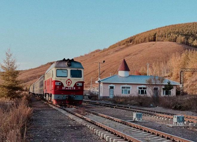 “Chuyến tàu tuyết đẹp nhất Trung Quốc” chạy hơn 1.200 km, giá vé chỉ từ 540.000 đồng, du khách nhận xét: “Như khách sạn di động đi lạc vào thế giới cổ tích”- Ảnh 1.