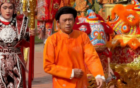 Tình trạng của NS Hoài Linh tại đền thờ 100 tỷ trong ngày giỗ Tổ sân khấu- Ảnh 1. Tình trạng của NS Hoài Linh tại đền thờ 100 tỷ trong ngày giỗ Tổ sân khấu- Ảnh 1.