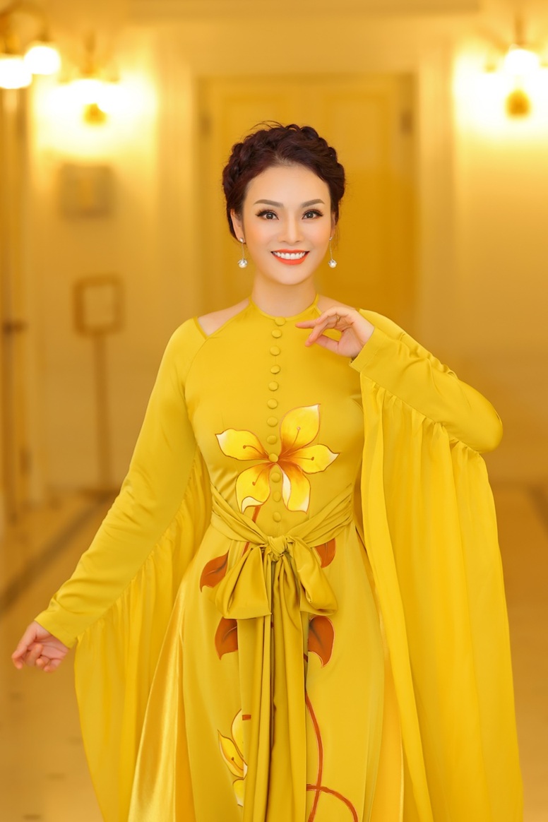 Nữ ca sĩ là lãnh đạo có học vị tiến sĩ, lấy chồng hai là Viện trưởng- Ảnh 1.