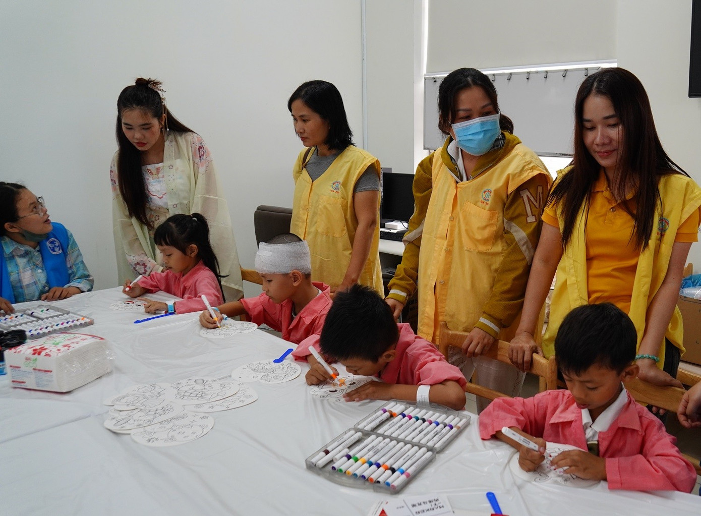 Tết Trung Thu Ấm Áp Đến Sớm Với Bệnh Nhi Và Trẻ Mồ Côi- Ảnh 1. Tết Trung Thu Ấm Áp Đến Sớm Với Bệnh Nhi Và Trẻ Mồ Côi- Ảnh 1.