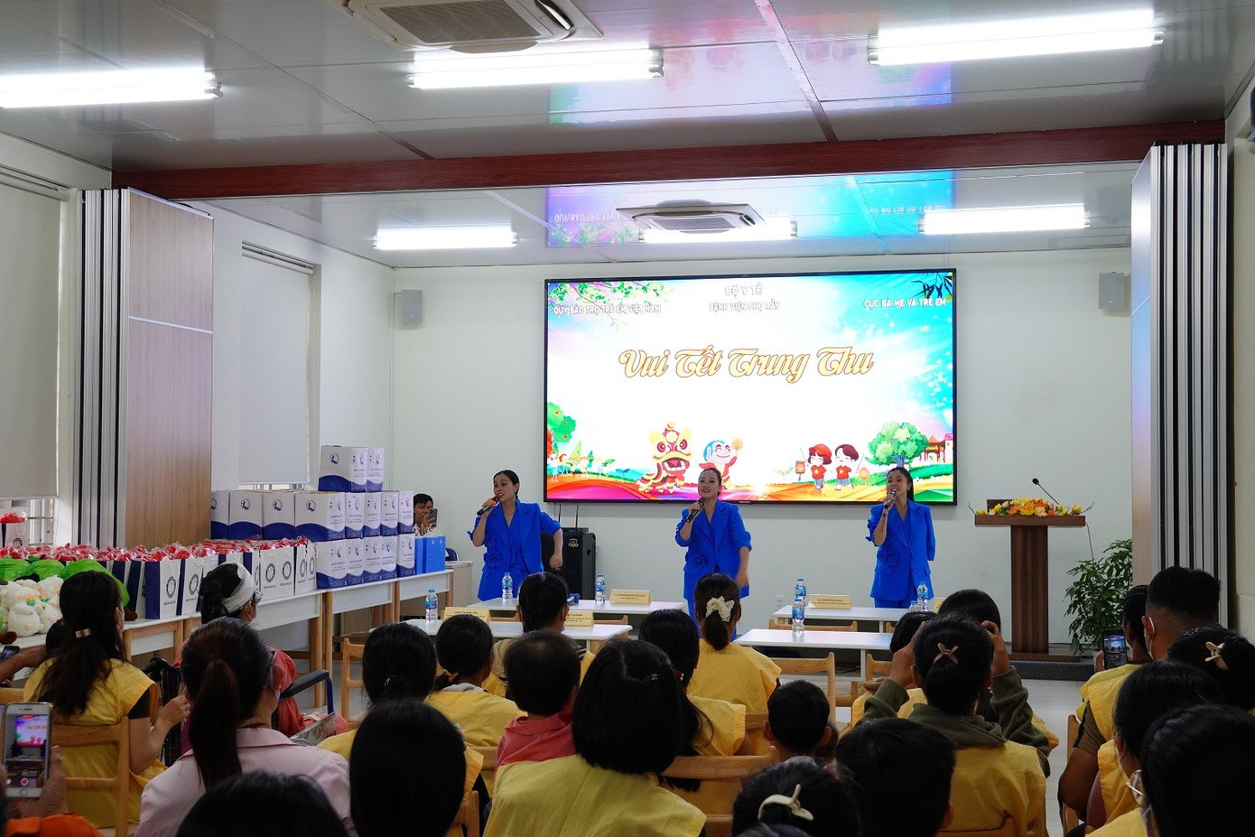 Tết Trung Thu Ấm Áp Đến Sớm Với Bệnh Nhi Và Trẻ Mồ Côi- Ảnh 2. Tết Trung Thu Ấm Áp Đến Sớm Với Bệnh Nhi Và Trẻ Mồ Côi- Ảnh 2.