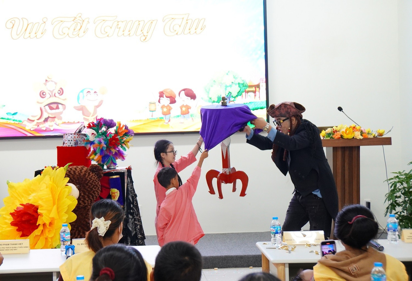 Tết Trung Thu Ấm Áp Đến Sớm Với Bệnh Nhi Và Trẻ Mồ Côi- Ảnh 4. Tết Trung Thu Ấm Áp Đến Sớm Với Bệnh Nhi Và Trẻ Mồ Côi- Ảnh 4.