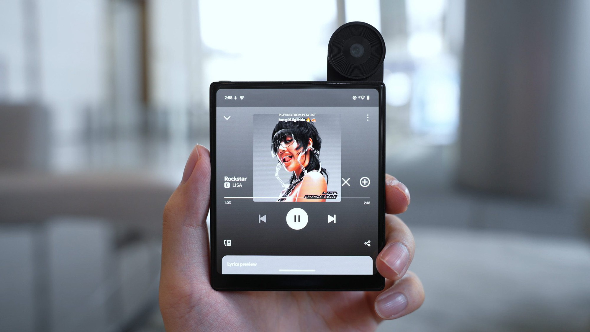 Điện Thoại Hình Vuông Này Có Camera Lật, Dùng Hệ Điều Hành Ai & Android, Lắp Thêm Case Bàn Phím Vào Trông Như Blackberry Sống Lại- Ảnh 4. Điện Thoại Hình Vuông Này Có Camera Lật, Dùng Hệ Điều Hành Ai & Android, Lắp Thêm Case Bàn Phím Vào Trông Như Blackberry Sống Lại- Ảnh 4.