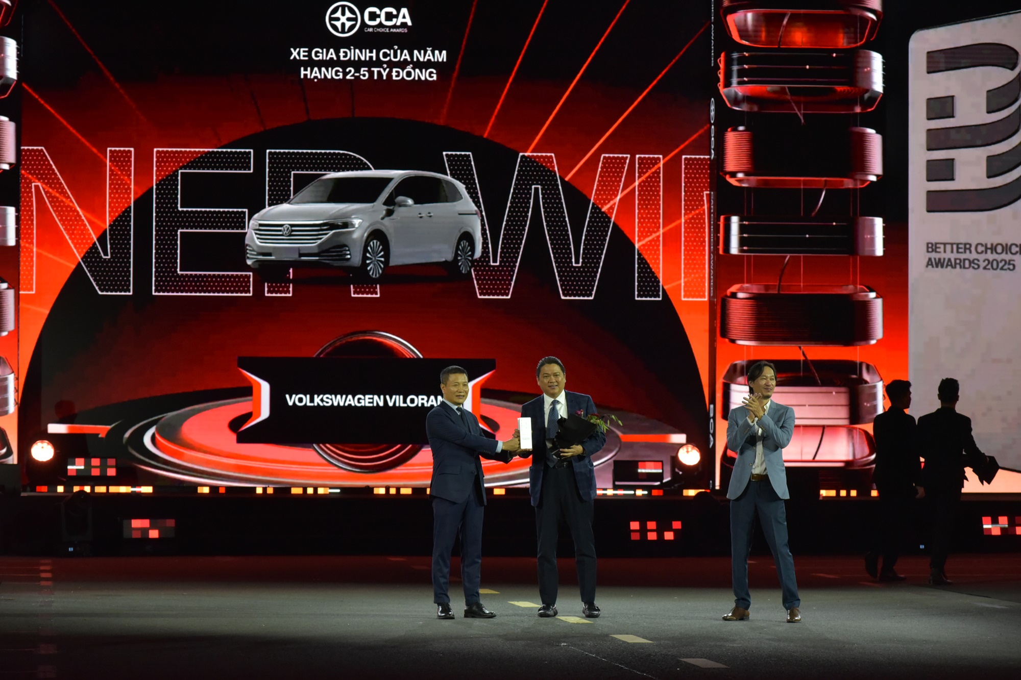 Volkswagen Viloran vượt sát nút BMW X5 trở thành 'Xe Gia đình của năm Hạng 2-5 tỷ đồng'- Ảnh 2.