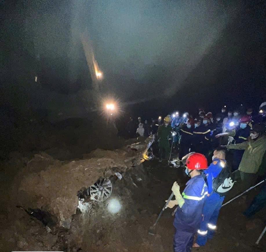 Xe b&aacute;n tải do quản đốc thủy điện điều khiển chở 2 người mất t&iacute;ch: T&igrave;m thấy 2 thi thể- Ảnh 2.