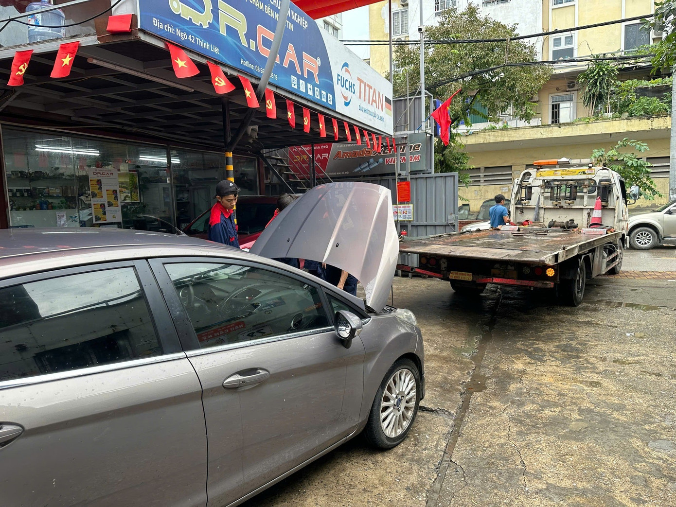 Nhận diện, xử lý ô tô bị ngập nước- Ảnh 1.