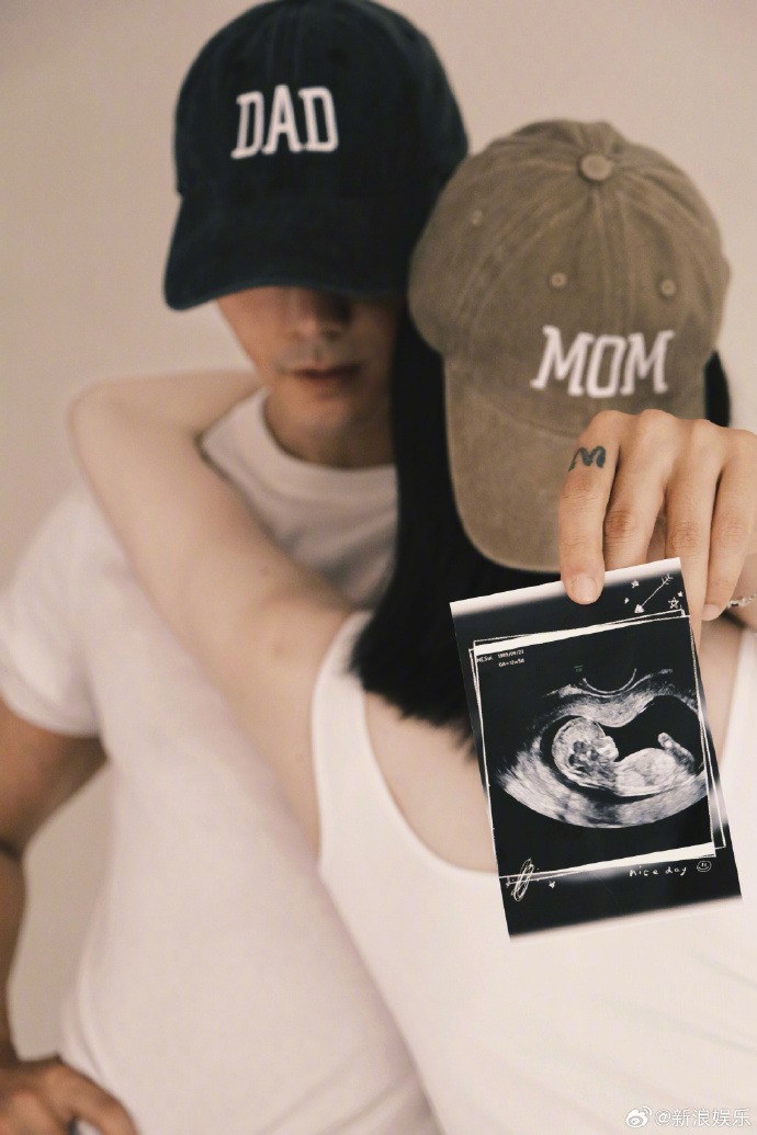 Quý tử xịn nhất showbiz: Mẹ là siêu mẫu, bố là thiếu gia, vừa chào đời đã được ký hợp đồng bạc tỷ!- Ảnh 2. Quý tử xịn nhất showbiz: Mẹ là siêu mẫu, bố là thiếu gia, vừa chào đời đã được ký hợp đồng bạc tỷ!- Ảnh 2.