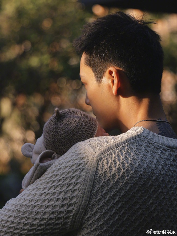 Quý tử xịn nhất showbiz: Mẹ là siêu mẫu, bố là thiếu gia, vừa chào đời đã được ký hợp đồng bạc tỷ!- Ảnh 4. Quý tử xịn nhất showbiz: Mẹ là siêu mẫu, bố là thiếu gia, vừa chào đời đã được ký hợp đồng bạc tỷ!- Ảnh 4.