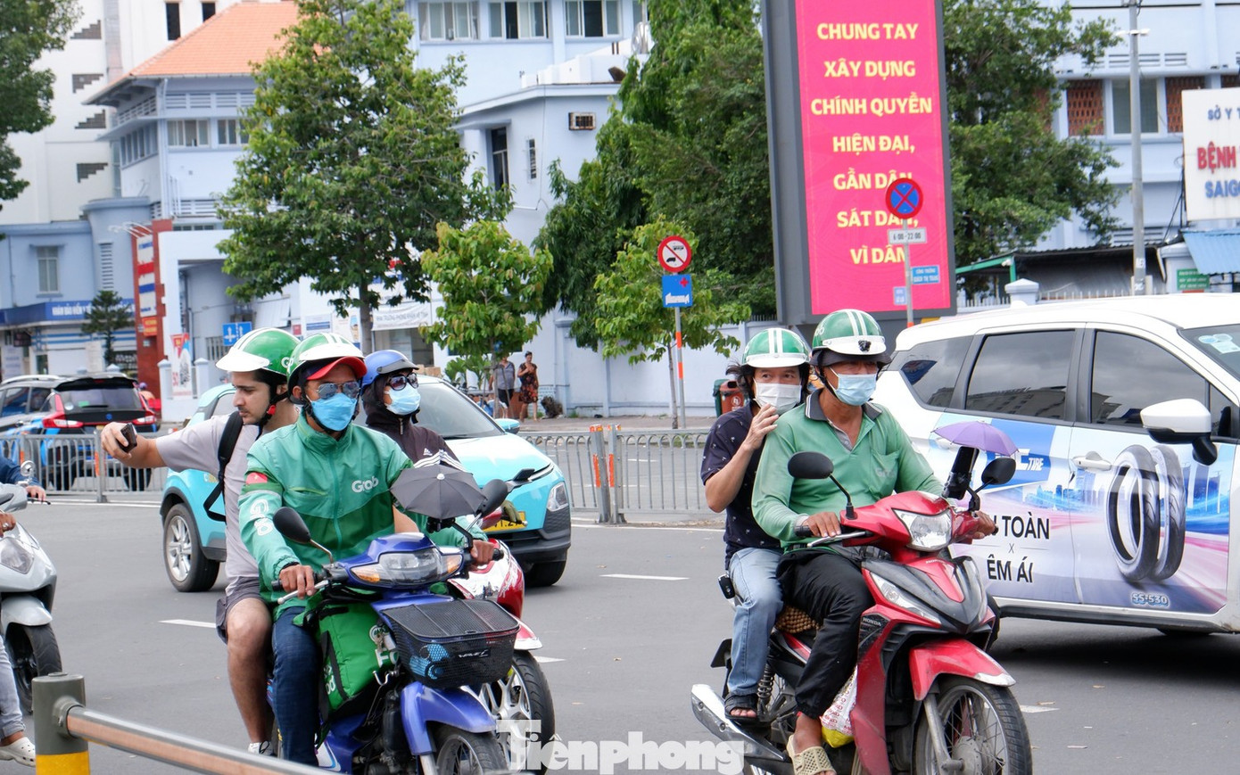 TPHCM: Xe máy công nghệ, xe của công chức, viên chức sẽ chuyển sang xe điện- Ảnh 1.