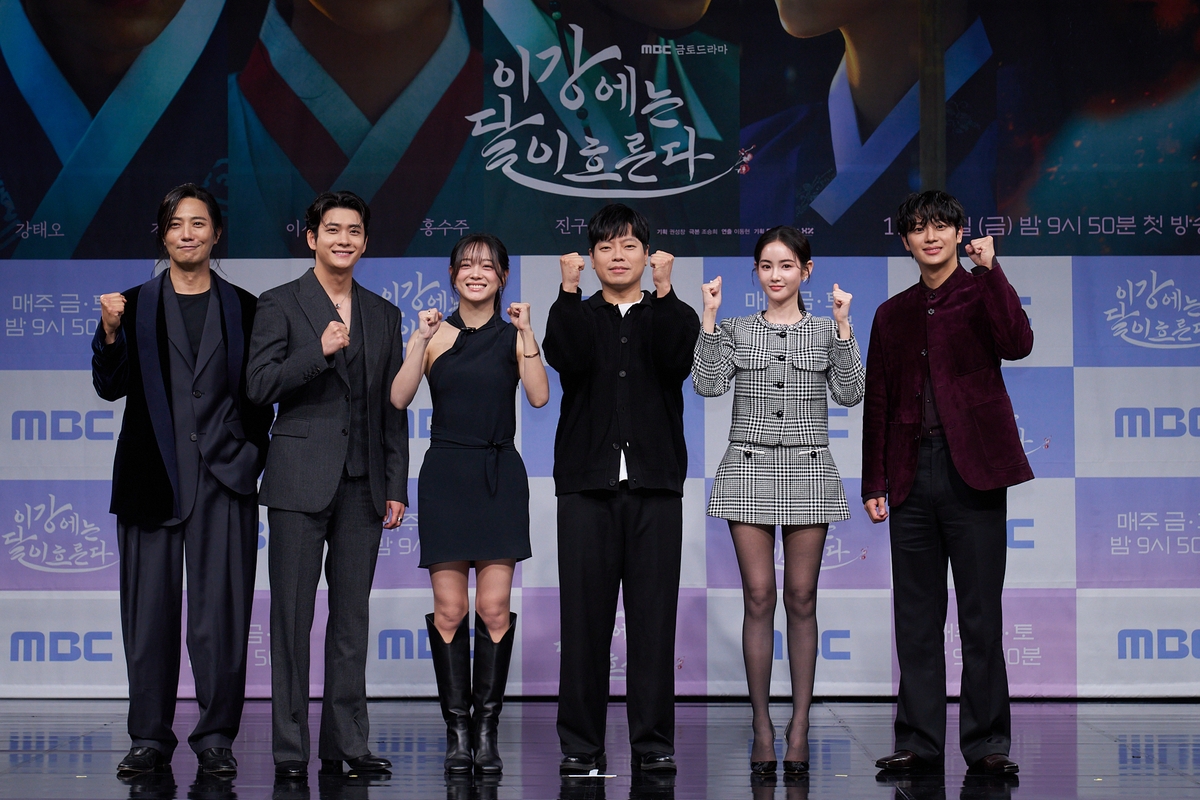 Dụi mắt 7749 lần vẫn không nhận ra mỹ nam đẹp nhất Hậu Duệ Mặt Trời, sao anh lại ra nông nỗi này?- Ảnh 1. Dụi mắt 7749 lần vẫn không nhận ra mỹ nam đẹp nhất Hậu Duệ Mặt Trời, sao anh lại ra nông nỗi này?- Ảnh 1.