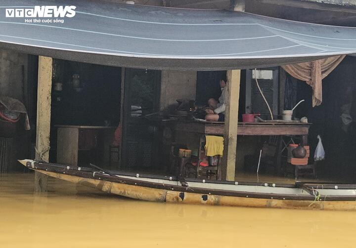 6 người chết và mất tích trong trận 'đại hồng thủy' nhấn chìm TP Huế- Ảnh 2.