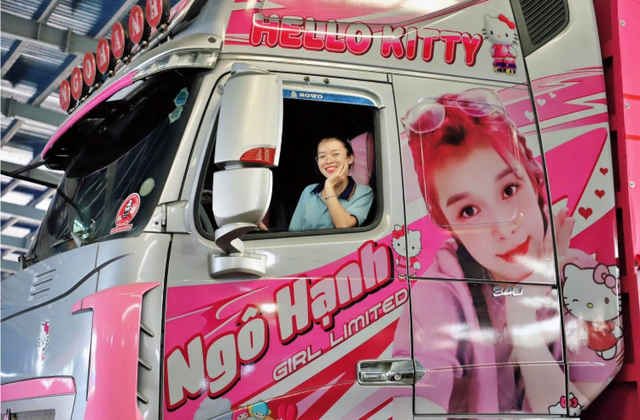 “Mỹ nhân xe tải 30 tấn” và chuyến hành trình đặc biệt cùng Geely Coolray - Ảnh 2. “Mỹ nhân xe tải 30 tấn” và chuyến hành trình đặc biệt cùng Geely Coolray - Ảnh 2.