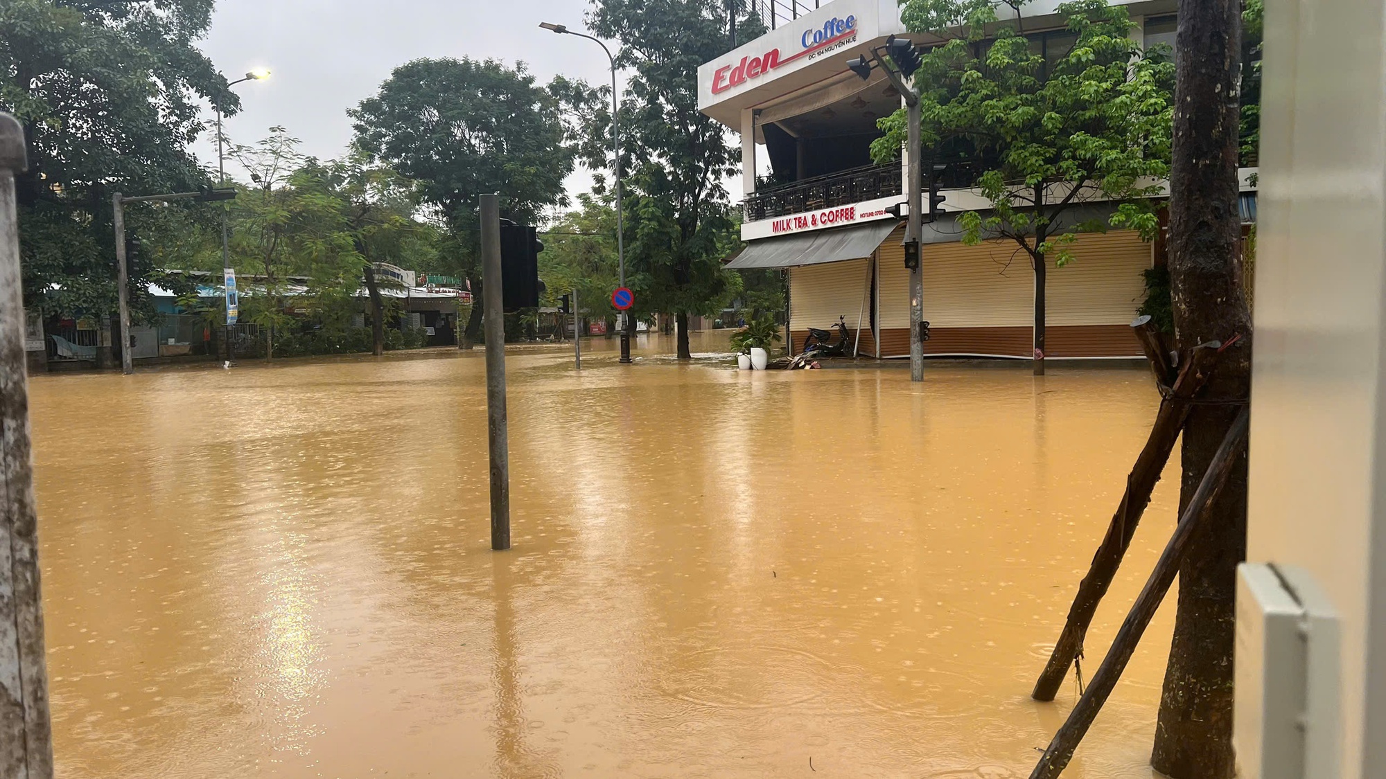 Lũ ở Huế rút mạnh sau lần 2 "đạt đỉnh"- Ảnh 1.