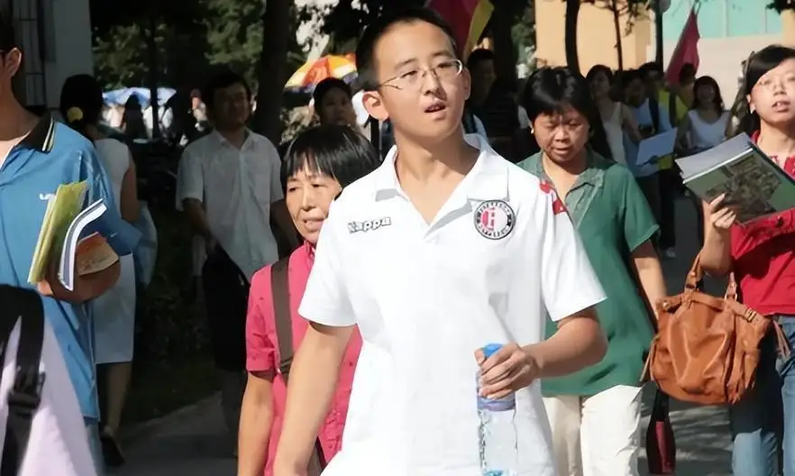 Thần đồng 10 tuổi vào đại học, 16 tuổi học tiến sĩ và cuộc sống 20 năm sau khiến ai cũng sững sờ- Ảnh 4.