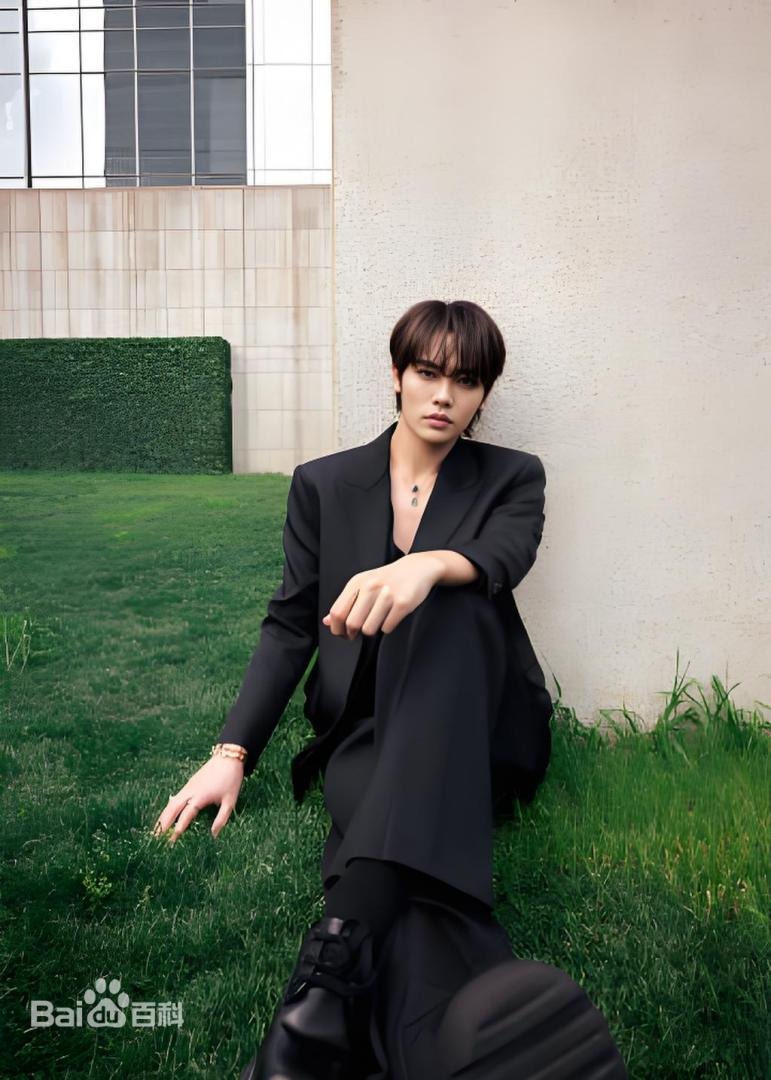 Hàng chục triệu người xem livestream "bóc phốt" nam ca sĩ lấy 600 triệu đồng của fan đưa bạn gái đi đánh bạc- Ảnh 1. Hàng chục triệu người xem livestream "bóc phốt" nam ca sĩ lấy 600 triệu đồng của fan đưa bạn gái đi đánh bạc- Ảnh 1.