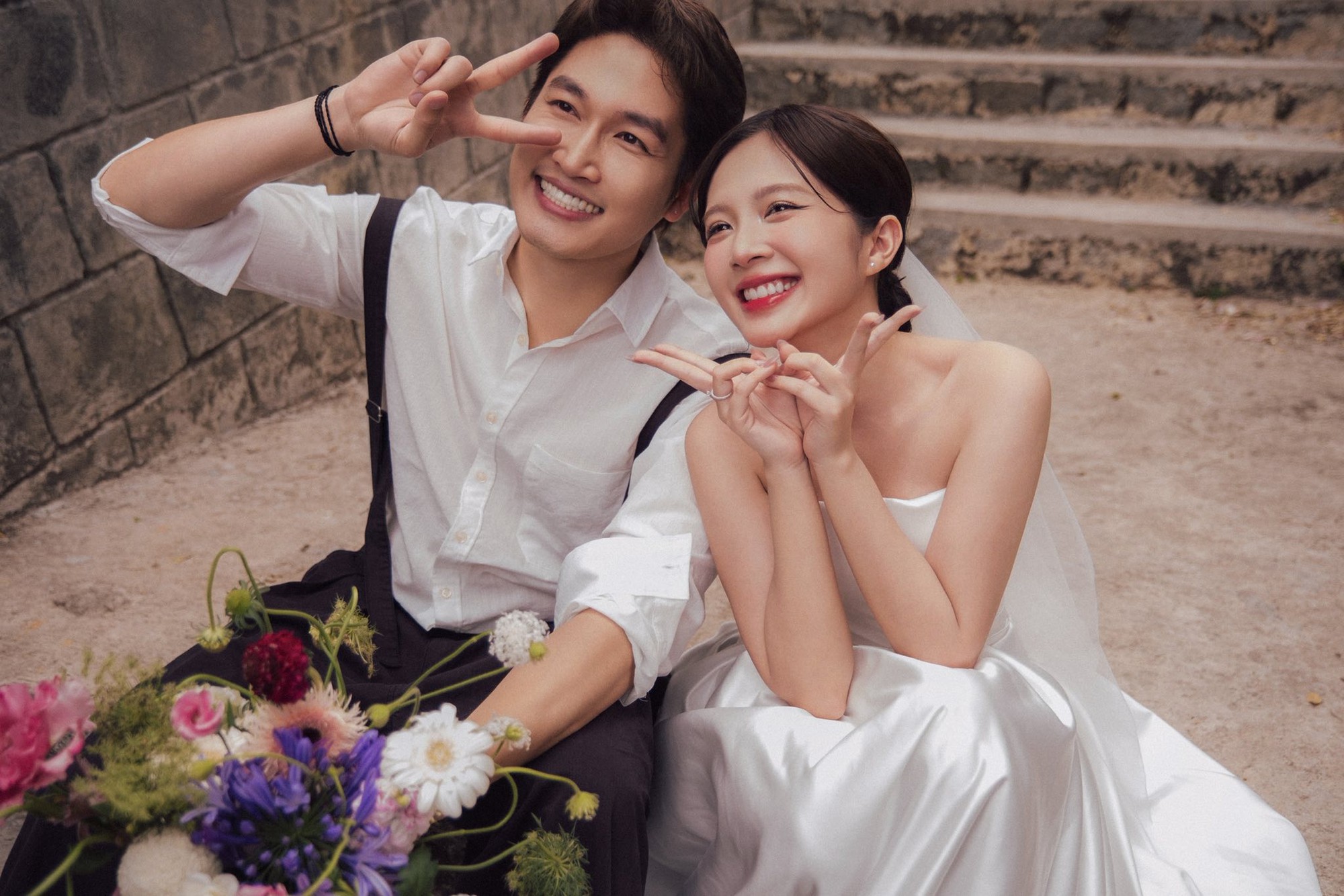 Lễ ăn hỏi Đình Tú - Ngọc Huyền: Cô dâu chú rể lộ diện quá đẹp đôi!- Ảnh 4. Lễ ăn hỏi Đình Tú - Ngọc Huyền: Cô dâu chú rể lộ diện quá đẹp đôi!- Ảnh 4.