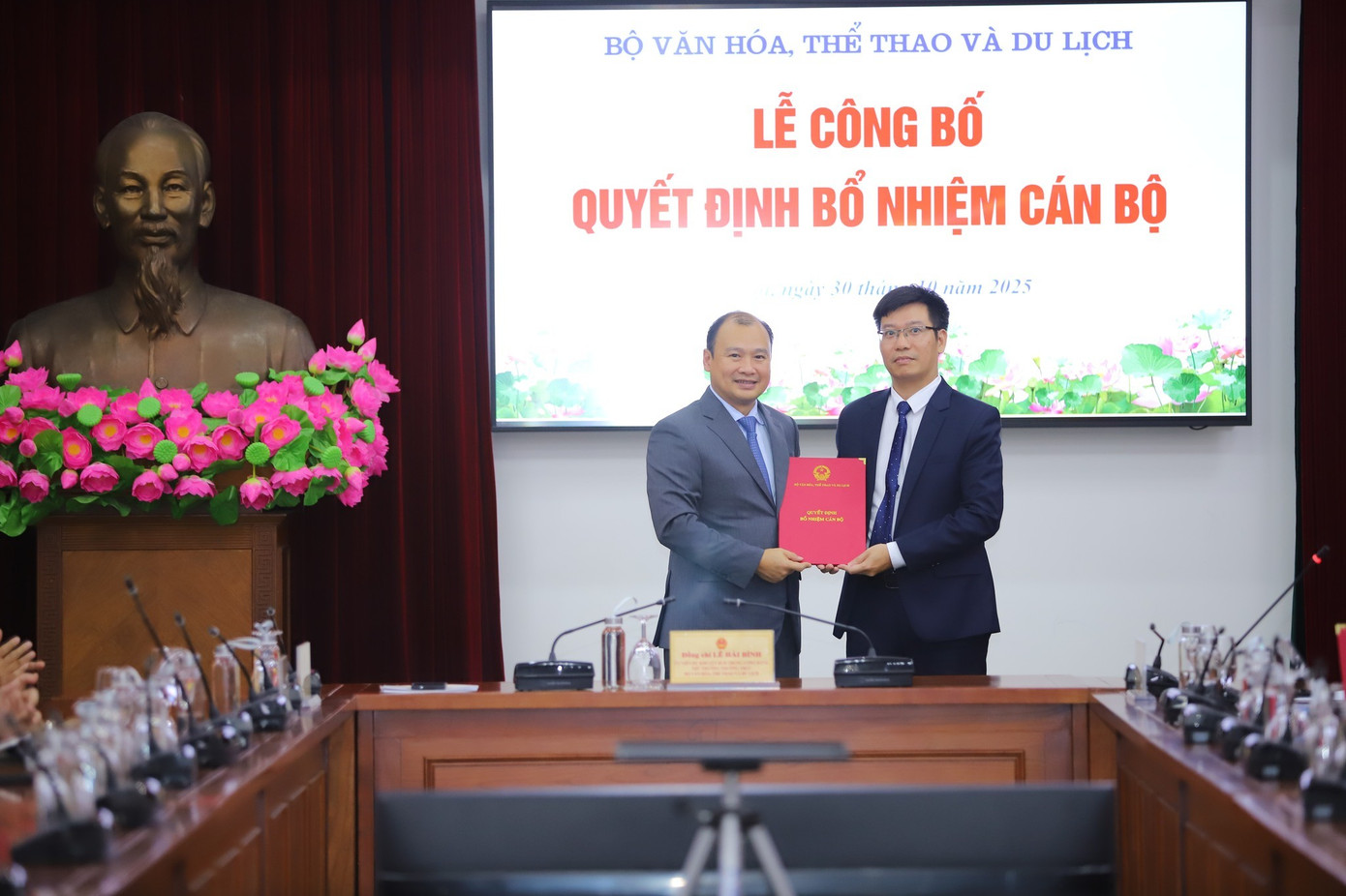 Công bố quyết định bổ nhiệm hai Phó Cục trưởng của Bộ Văn hóa- Ảnh 2. Công bố quyết định bổ nhiệm hai Phó Cục trưởng của Bộ Văn hóa- Ảnh 2.
