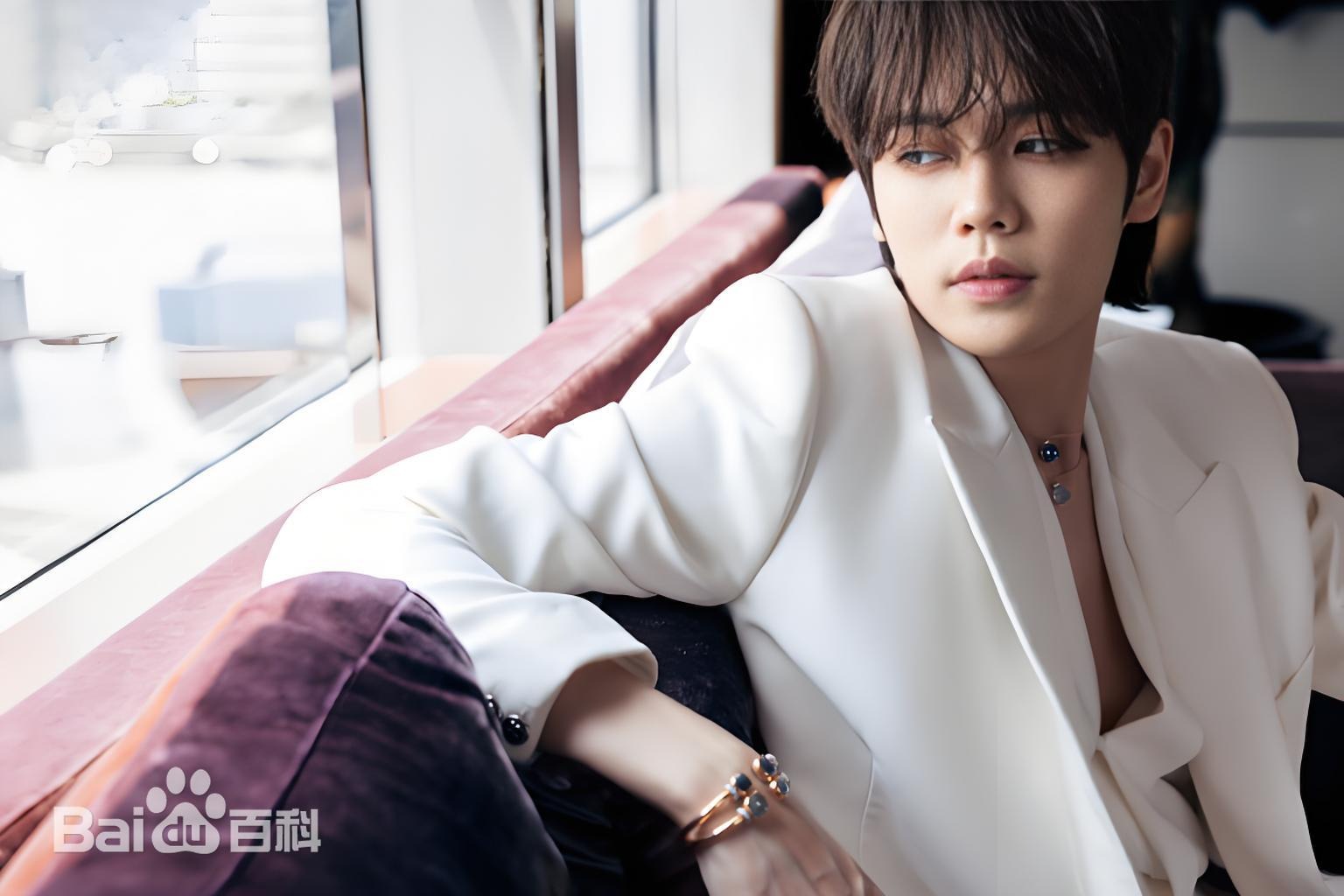 Hàng chục triệu người xem livestream "bóc phốt" nam ca sĩ lấy 600 triệu đồng của fan đưa bạn gái đi đánh bạc- Ảnh 5. Hàng chục triệu người xem livestream "bóc phốt" nam ca sĩ lấy 600 triệu đồng của fan đưa bạn gái đi đánh bạc- Ảnh 5.