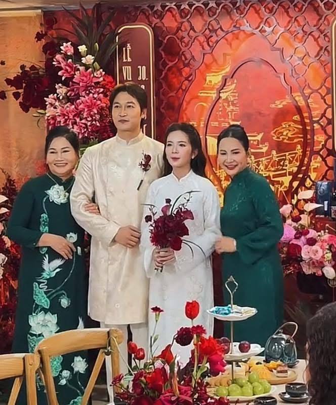 Lễ ăn hỏi Đình Tú - Ngọc Huyền: Cô dâu chú rể lộ diện quá đẹp đôi!- Ảnh 3. Lễ ăn hỏi Đình Tú - Ngọc Huyền: Cô dâu chú rể lộ diện quá đẹp đôi!- Ảnh 3.