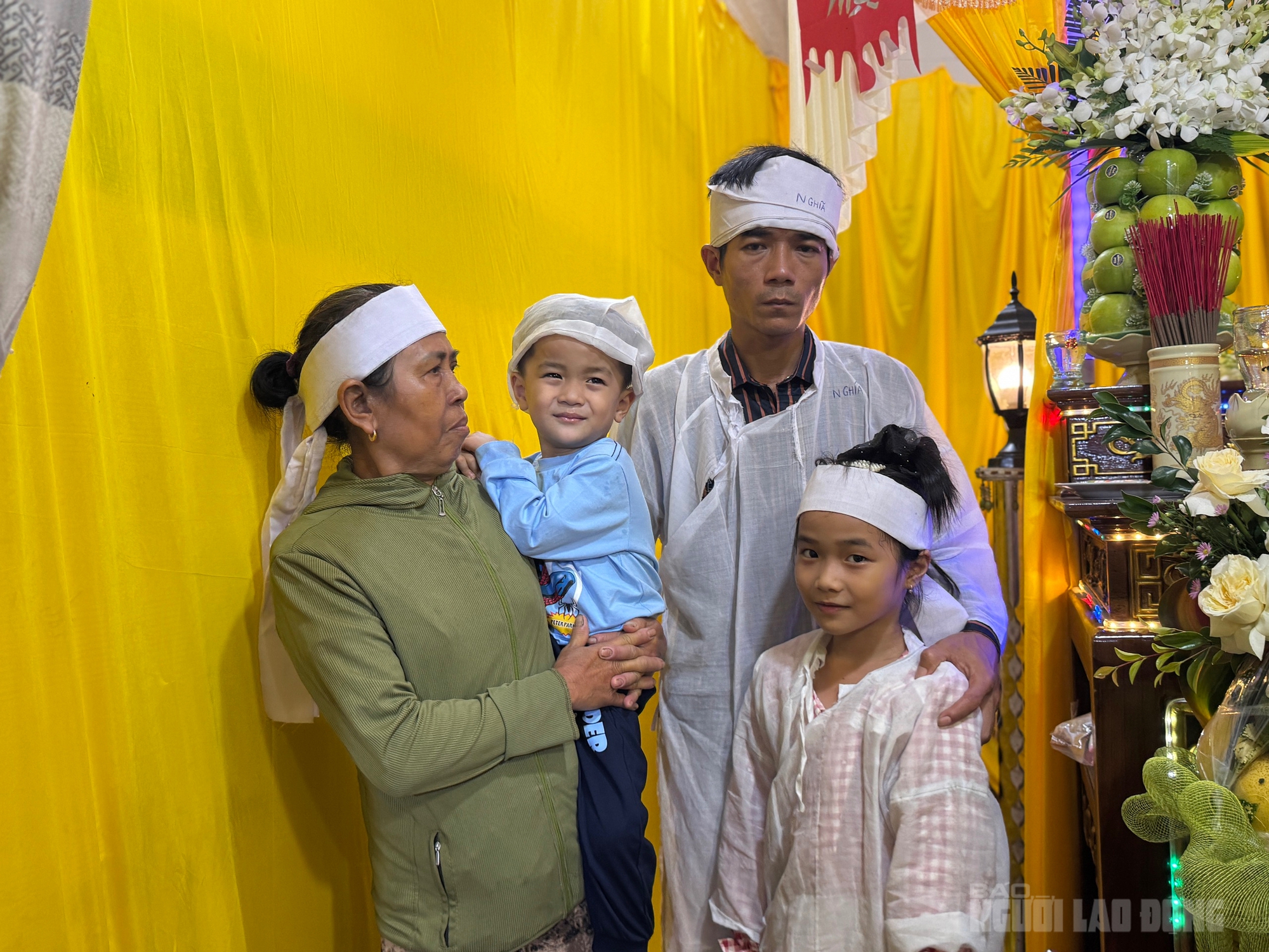 Vụ nữ công nhân bị lũ cuốn ở Đà Nẵng: Tiếng khóc xé lòng của hai đứa trẻ- Ảnh 1.