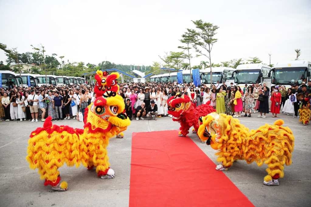 Cả nghìn người Trung Quốc "đổ bộ", một lĩnh vực của Quảng Ninh "nóng rực" dịp cuối năm- Ảnh 1. Cả nghìn người Trung Quốc "đổ bộ", một lĩnh vực của Quảng Ninh "nóng rực" dịp cuối năm- Ảnh 1.