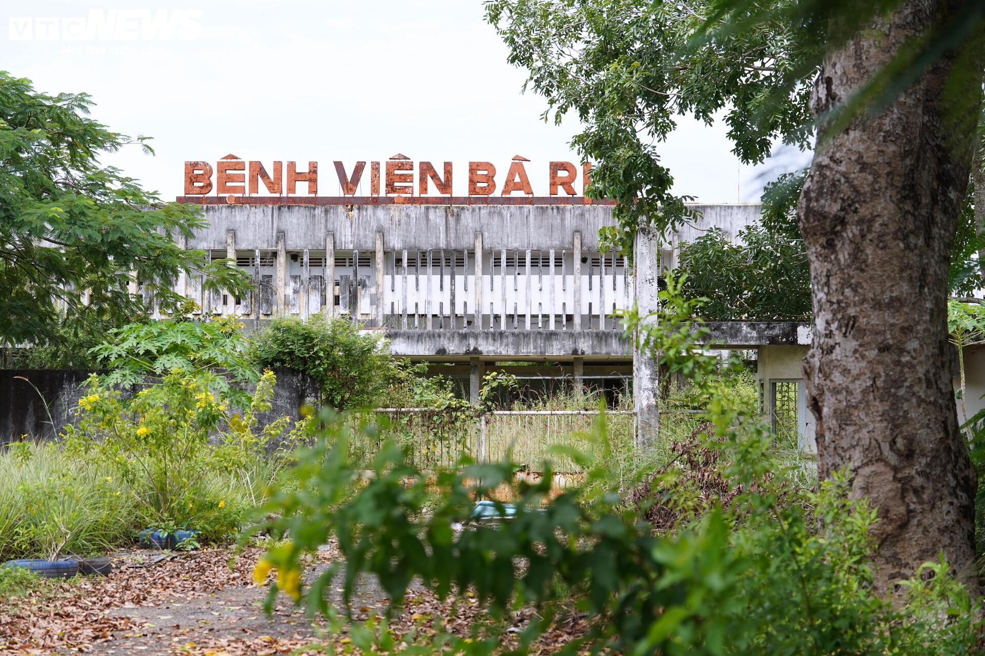 Toàn cảnh 2 bệnh viện bỏ hoang ở TP.HCM chờ 'hồi sinh'- Ảnh 4. Toàn cảnh 2 bệnh viện bỏ hoang ở TP.HCM chờ 'hồi sinh'- Ảnh 4.